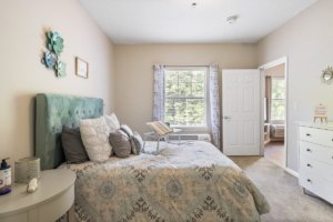 Senior's apartment bedroom design