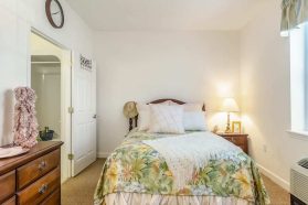 Comfortable senior's apartment bedroom design