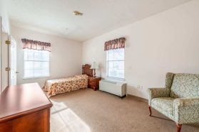Comfortable bedroom design for seniors