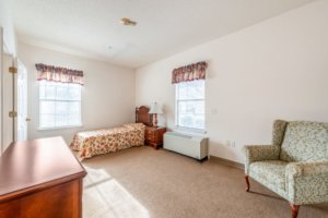 Comfortable bedroom design for seniors