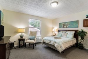 Comfortable senior's apartment bedroom design