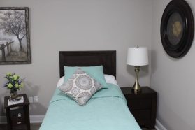 Comfortable bedroom design for seniors