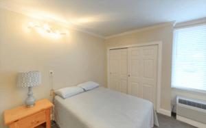 Comfortable bedroom design for seniors