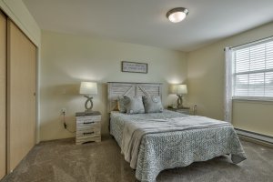 Senior's apartment bedroom design