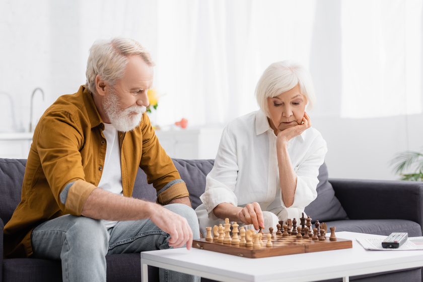 The surprising benefits of online chess for seniors - SparkChess
