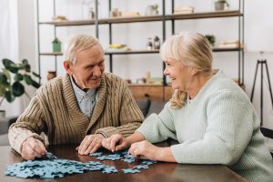 senior-couple-playing-puzzles (1)